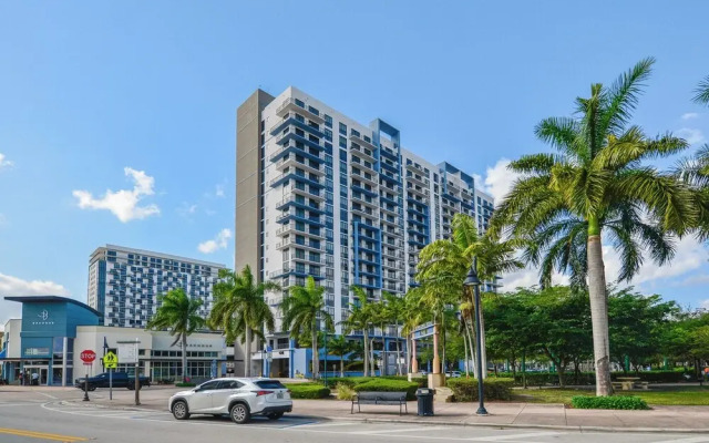 Downtown Doral Condo w-Free Parking