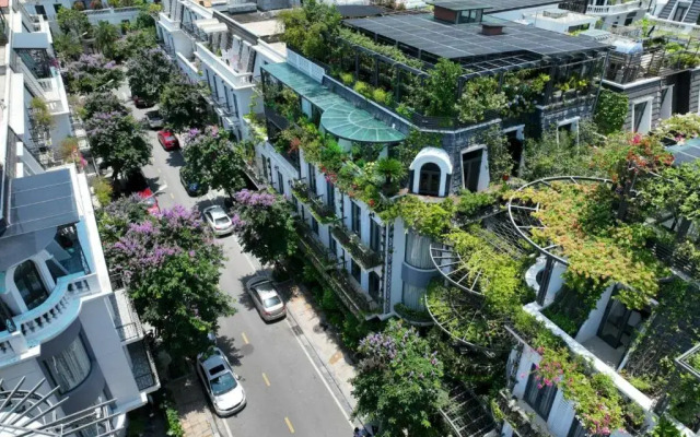 Paris Of Dragonbay Hotel