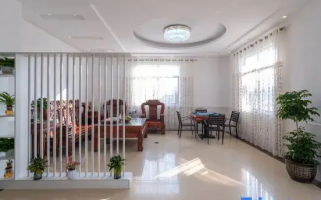 Moyan Light Luxury Sea View Audio-Visual Homestay