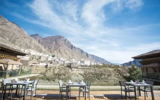 LUX Tea Horse Road Deqin Benzilan