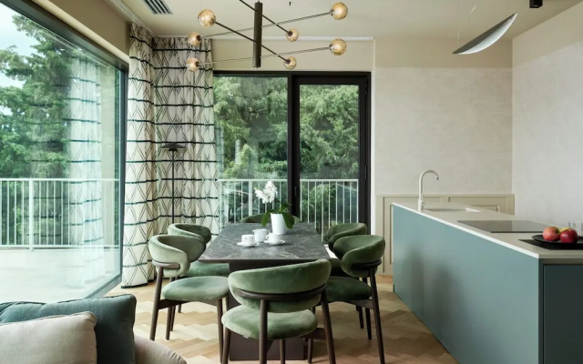 Maximilian Suites