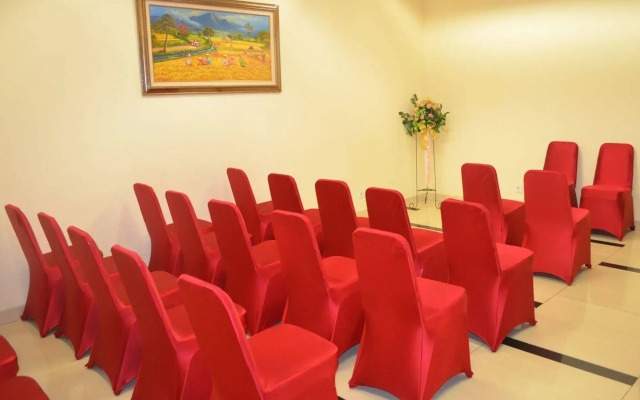 World Hotel