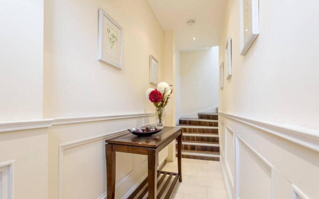 ALTIDO Spacious 3BR Mews House behind Calton Hill