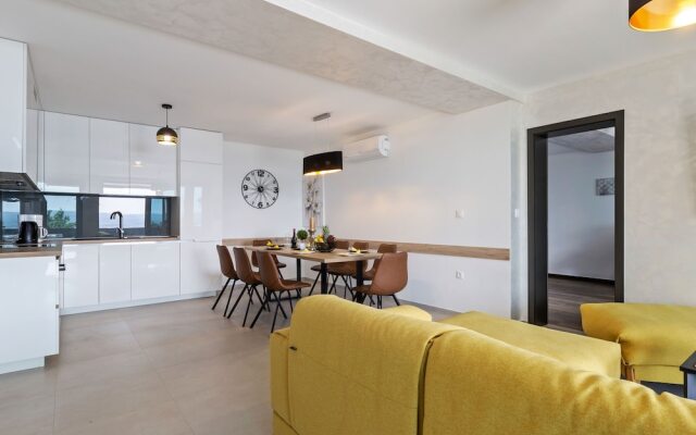 Pleasing Apartment in Crikvenica With Private Pool