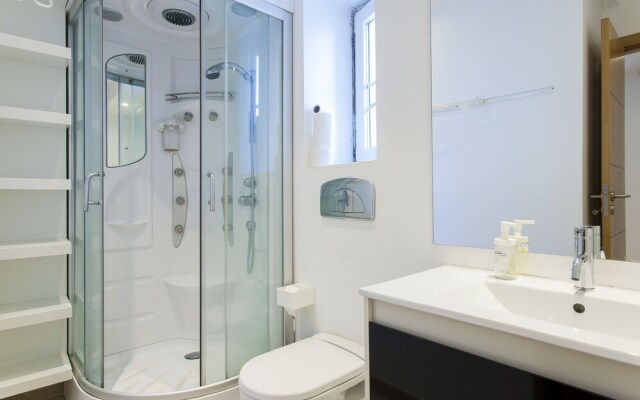 Cosy Almirante by Homing