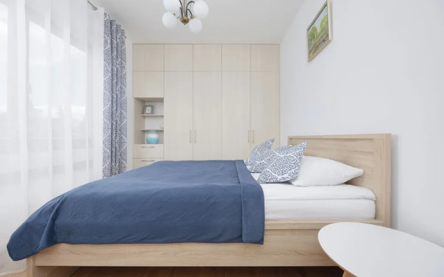 Apartment With Parking by Renters
