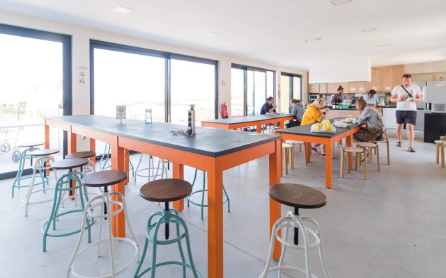 Хостел WOT Ericeira Surf Social