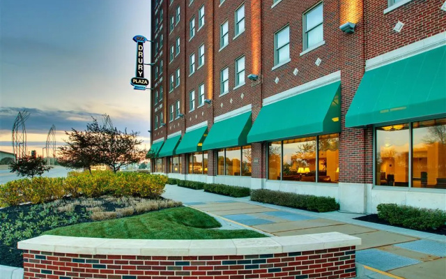 Drury Plaza Hotel Broadview - Wichita