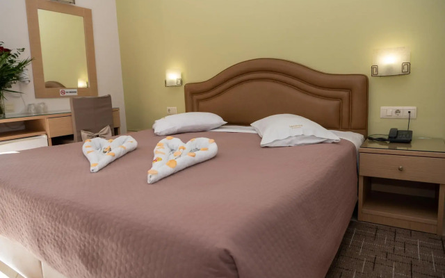 Kronos Hotel