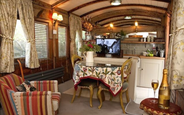 Helmsley Garden Cottage & Railway Carriage