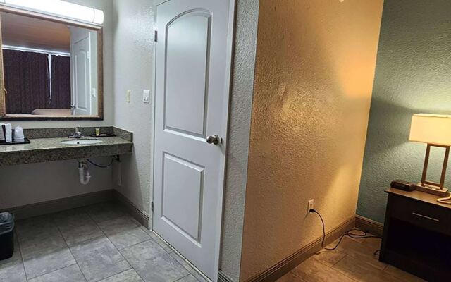 Travelodge by Wyndham Kingsland GA