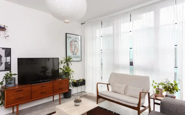 Bright 1 Bedroom Apartment in Hackney Wick With Balcony