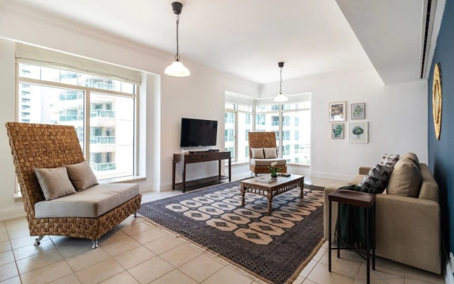 Elegant 3BR in Dubai Marina With Scenic Views!