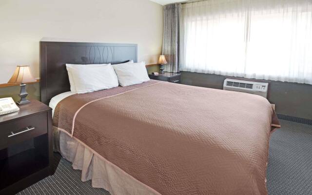 Travelodge by Wyndham Portland City Center