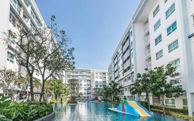 The trust huahin sky room condo pool view