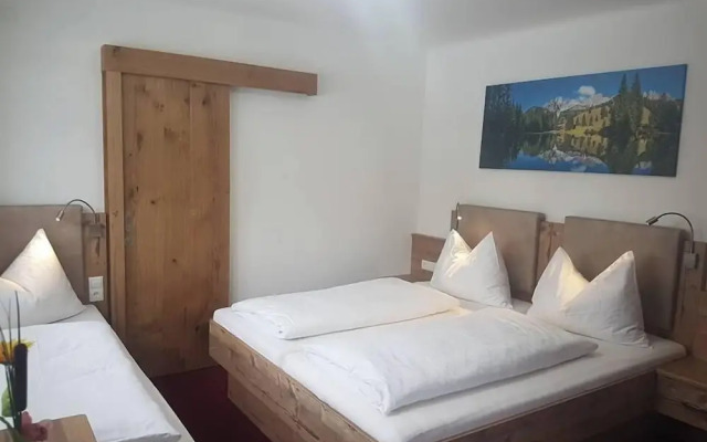 Flo's Design Suite, Rooms & Breakfast