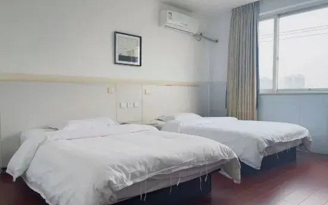 Yuhang Holiday Inn