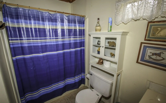 Cabin On The Lake - 2 Br cabin by RedAwning