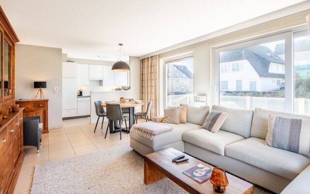 Gold 01 Within Walking Distance of the Beach