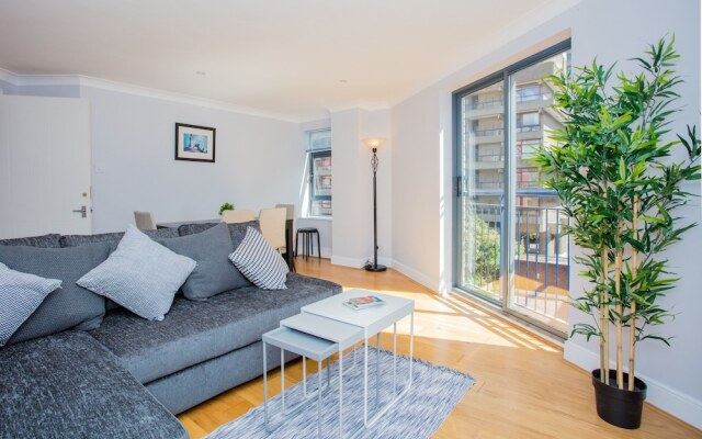 2 Bedroom Flat In East London