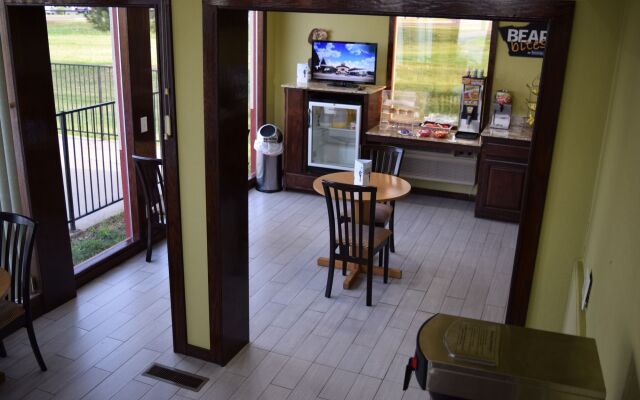 Travelodge Inn & Suites by Wyndham Norman