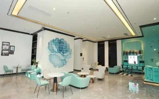 Xana Lite Hotel (Zhanjiang Haibin Dadao Jiangnan Shijia)