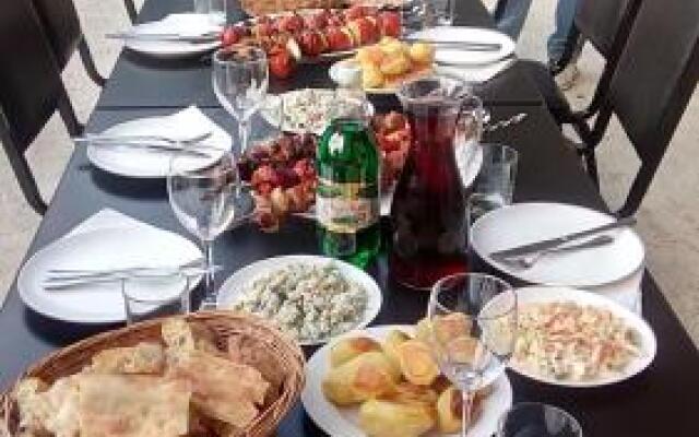 Roza’s Guest House
