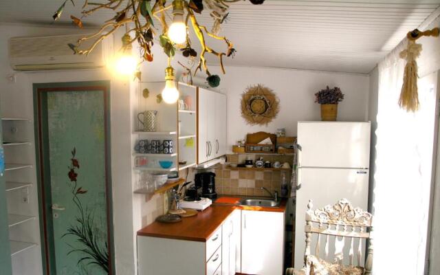 Beachfront self-catering studios in Psatha Bay - 60km from Athens