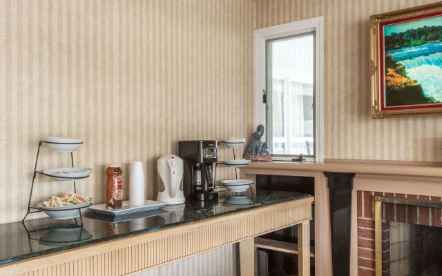 Colonial Inn Seekonk