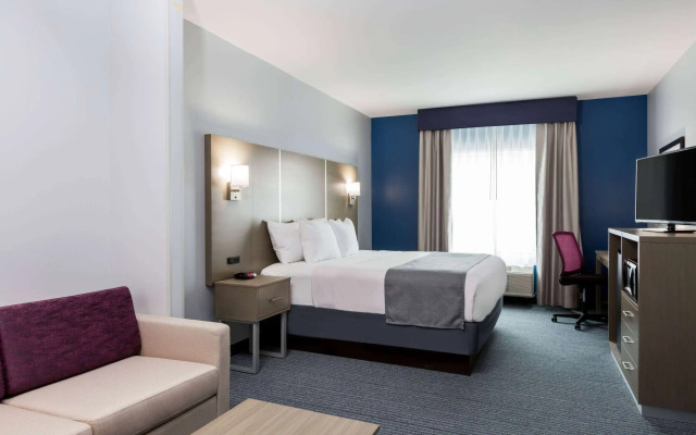 Days Inn & Suites by Wyndham Houston NW Cypress