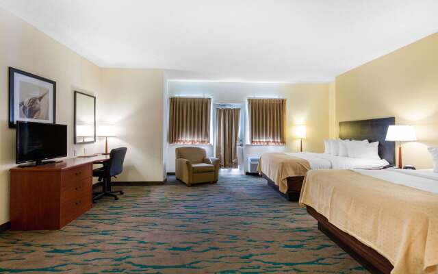 Gateway Hotel & Suites, an Ascend Collection Hotel