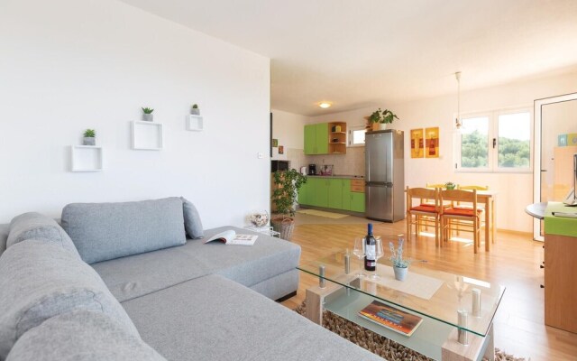 Beautiful Home in Makarska With Wifi and 2 Bedrooms