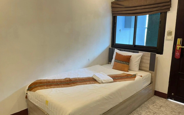 Pai Residence Chiangmai Gate