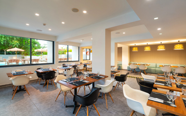 Amphitryon City Hotel