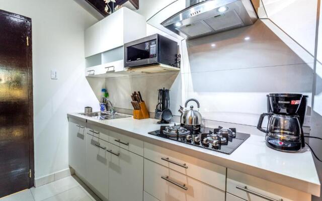 Apartment With Charming Patio+ BBQ Near Beach! Free Util's