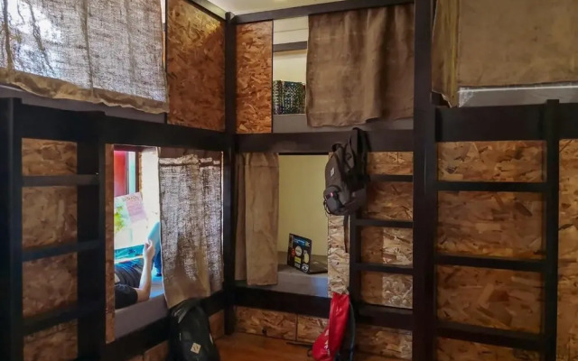 Spinning Cat Hostel - Adults Only