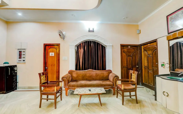 Fabhotel Raka Inn