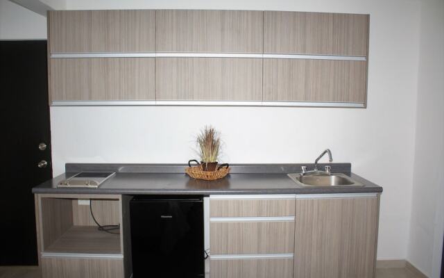 Stay Tropical Downtown Studios