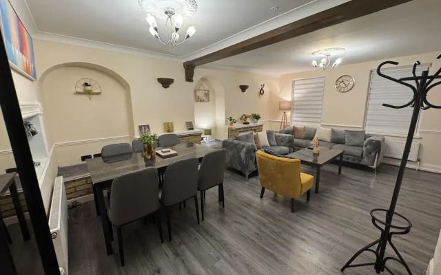 3BR House with Free WiFi All Over UK
