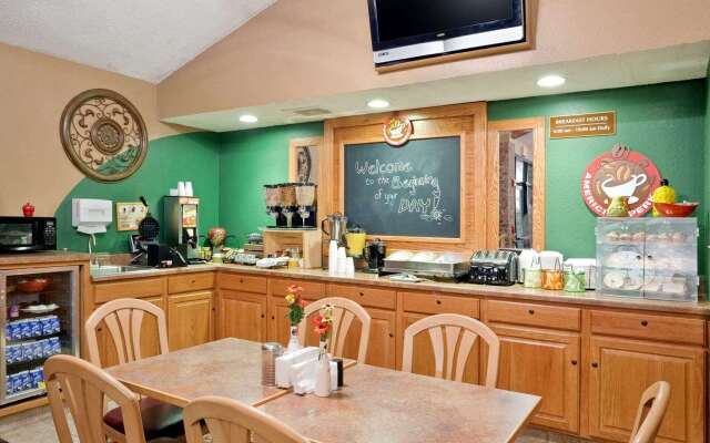 AmericInn by Wyndham Iron River