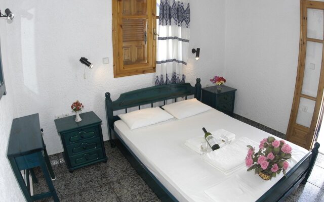 Montemar Studios & Apartments