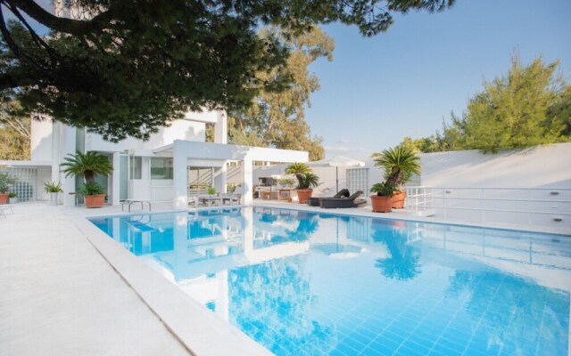 Perfect Athenian Villa