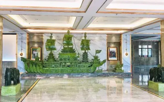 Zhongzhisheng Hotel (Zhaoqing East Railway Station Dinghushan Scenic Area)