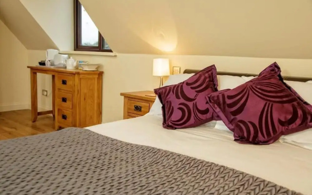 Canada Lodge and Lake