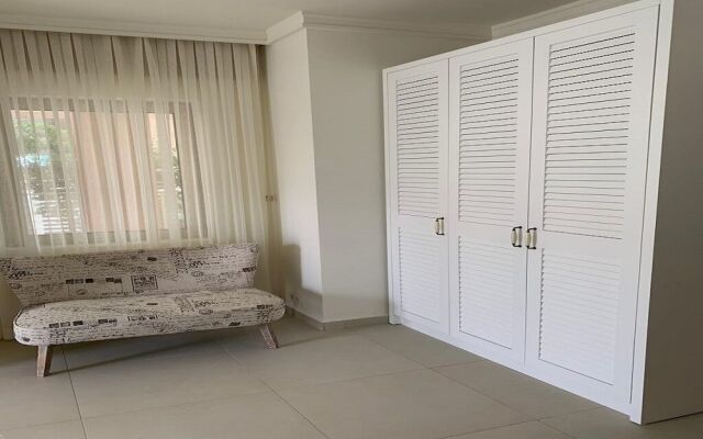 BO057 by Villaofsummer