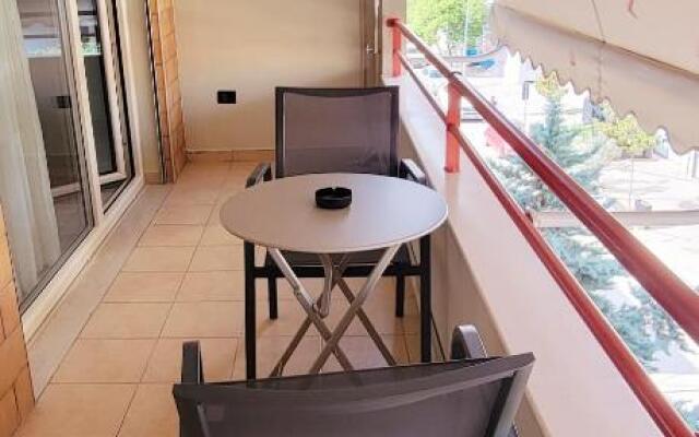 Green Studio Apartment