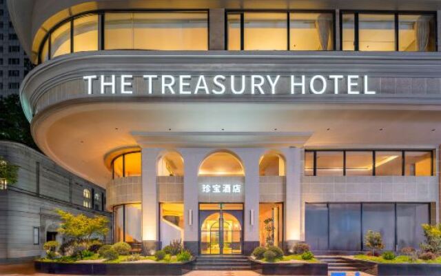 Shanghai People's Square Nanjing East Road Pedestrian Street Treasury Hotel