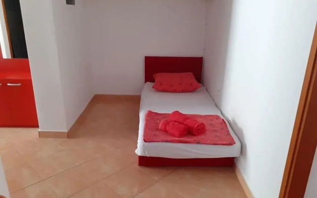 Nada- sea View - A2 - Crveni