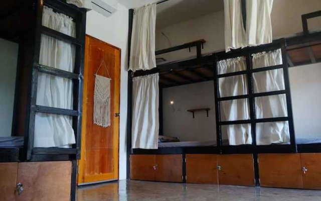 Maayong Hostel - Adults Only