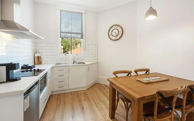 Little Hopwood Apartments No2